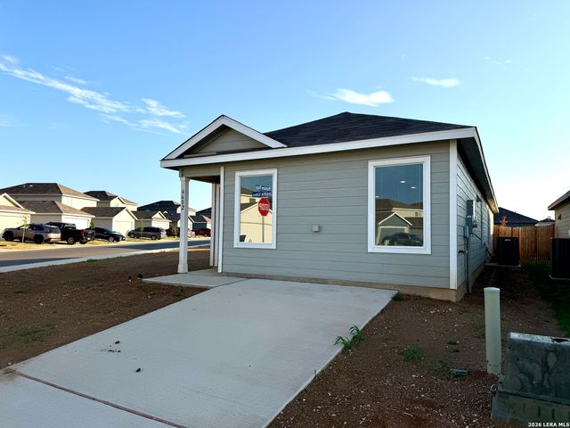 6602 Coquina Cv, Elmendorf, TX 78112