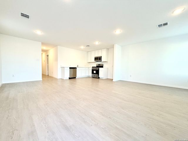 6602 Coquina Cv, Elmendorf, TX 78112