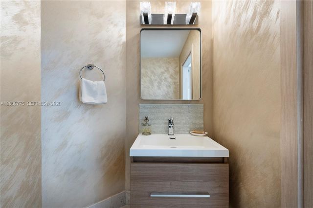 1945 S Ocean Dr 1812, Hallandale Beach, FL 33009