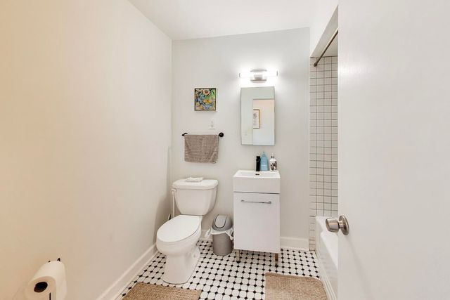 1008 Washington Boulevard 9, Oak Park, IL 60302