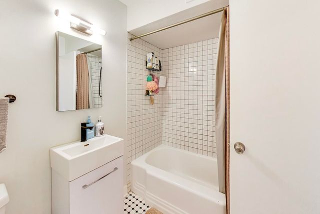 1008 Washington Boulevard 9, Oak Park, IL 60302