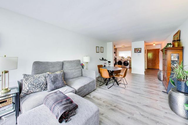 1008 Washington Boulevard 9, Oak Park, IL 60302