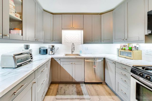 1008 Washington Boulevard 9, Oak Park, IL 60302