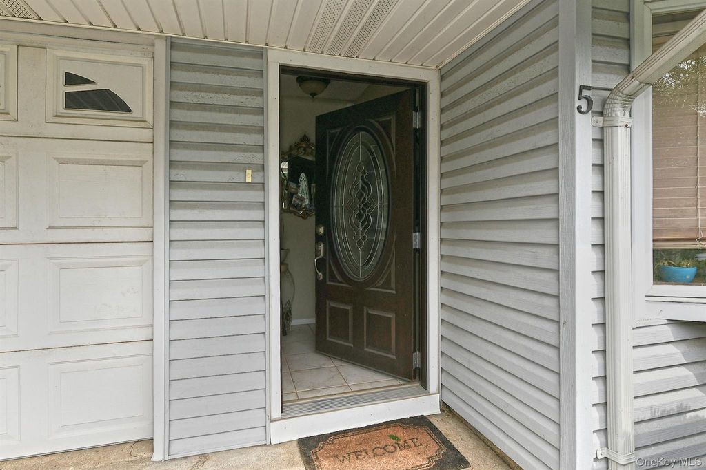 5 Woodcock Lane, Levittown, NY 11756 — photo 4