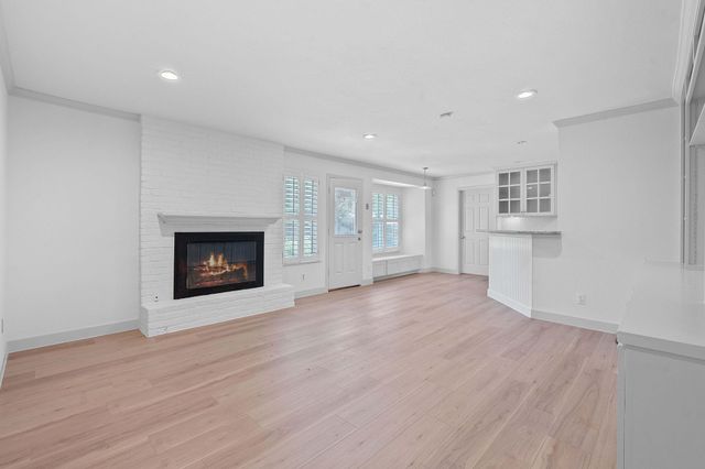 3207 Whitepine DR, Austin, TX 78757