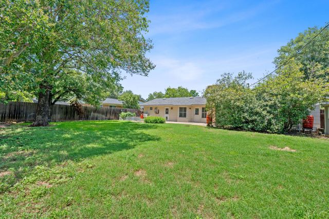 3207 Whitepine DR, Austin, TX 78757