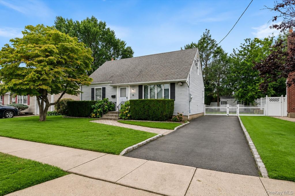 14 Po Lane, Hicksville, NY 11801 — exterior