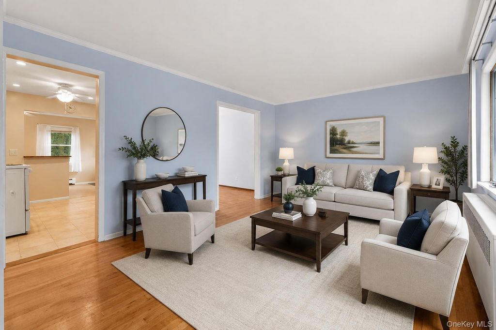 14 Po Lane, Hicksville, NY 11801 — photo 4