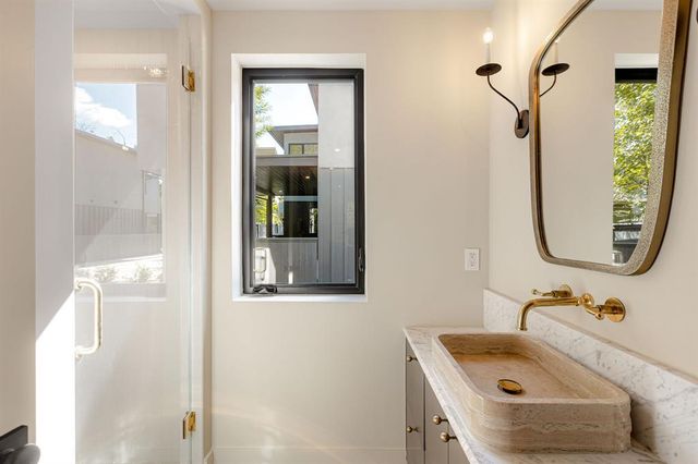 4414 Banister LN 2, Austin, TX 78745