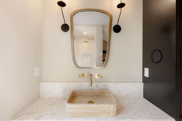 4414 Banister LN 2, Austin, TX 78745