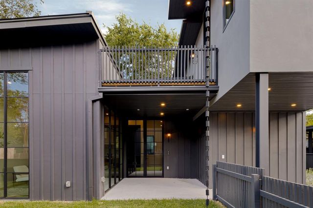 4414 Banister LN 2, Austin, TX 78745