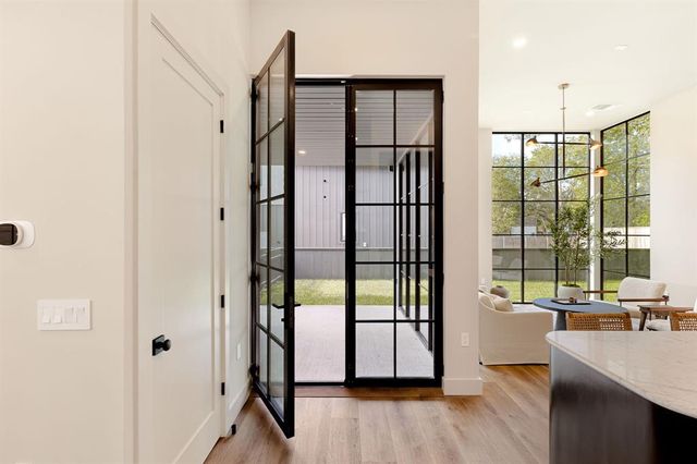 4414 Banister LN 2, Austin, TX 78745