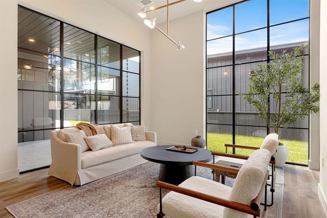 4414 Banister LN 2, Austin, TX 78745