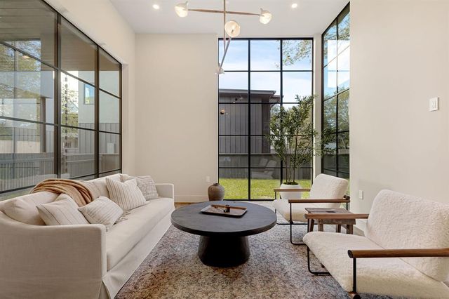 4414 Banister LN 2, Austin, TX 78745