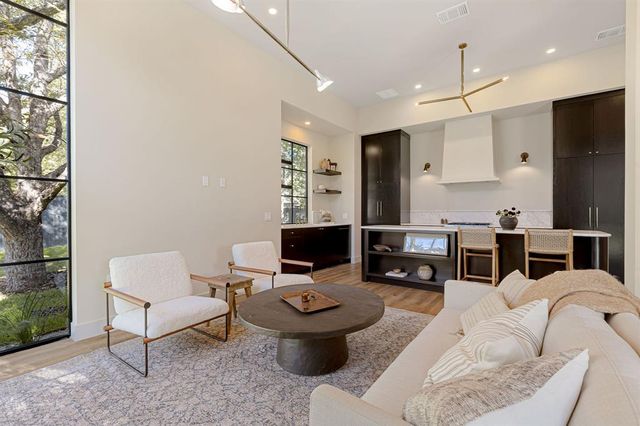 4414 Banister LN 2, Austin, TX 78745