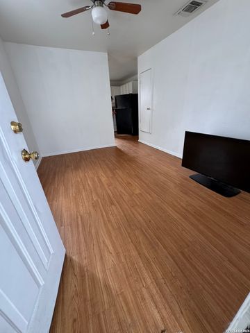 9027 Garnett Ave, San Antonio, TX 78221
