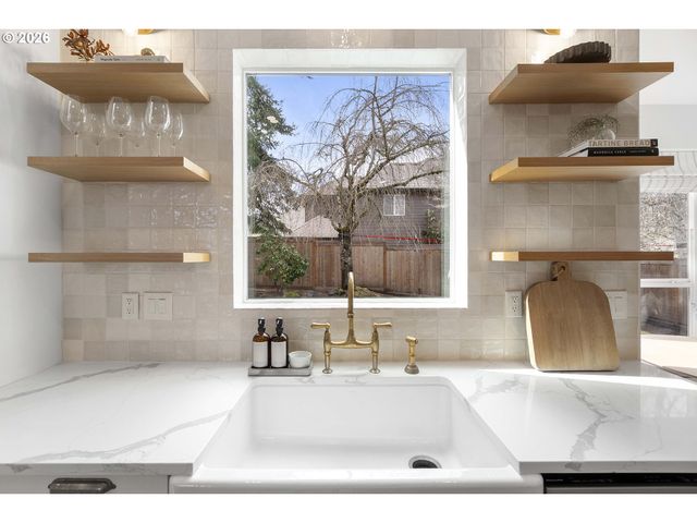 7783 Sw LAIRD Pl, Beaverton, OR 97007