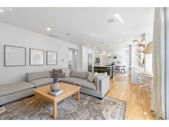 7783 Sw LAIRD Pl, Beaverton, OR 97007