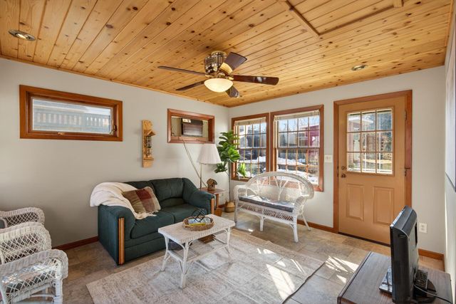 935 Century Avenue N, Maplewood, MN 55119