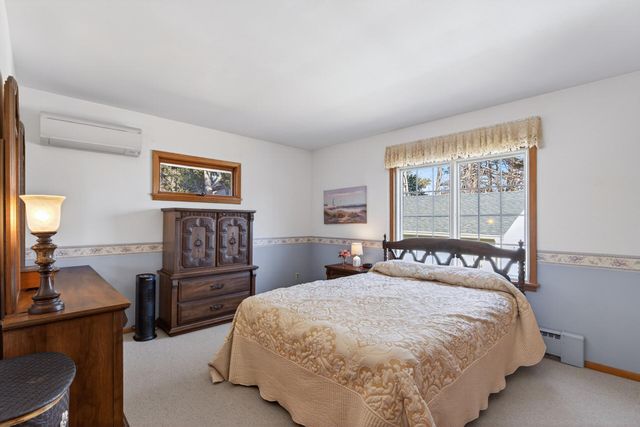 935 Century Avenue N, Maplewood, MN 55119