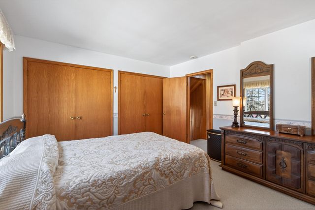 935 Century Avenue N, Maplewood, MN 55119