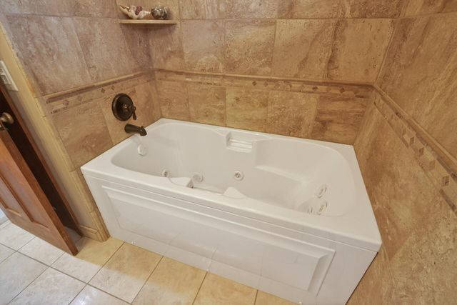 935 Century Avenue N, Maplewood, MN 55119