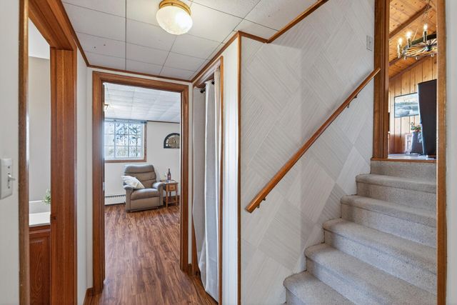 935 Century Avenue N, Maplewood, MN 55119