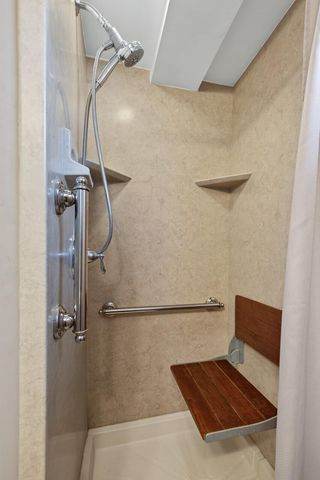 935 Century Avenue N, Maplewood, MN 55119