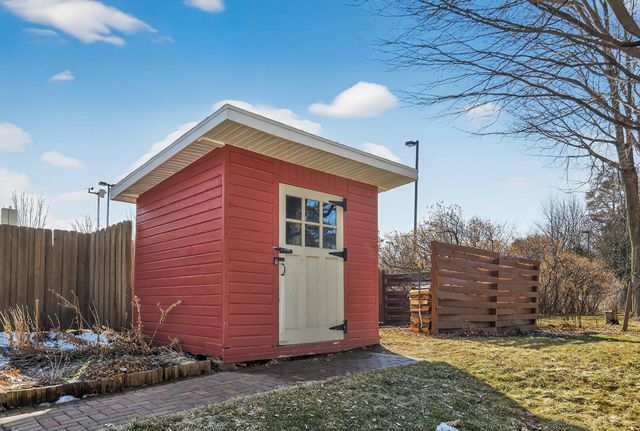 935 Century Avenue N, Maplewood, MN 55119