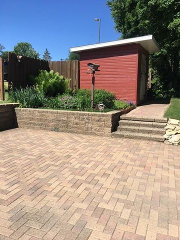 935 Century Avenue N, Maplewood, MN 55119