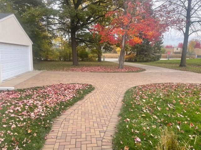 935 Century Avenue N, Maplewood, MN 55119