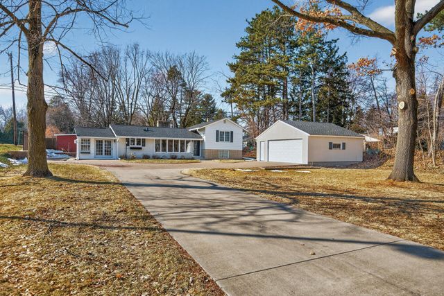 935 Century Avenue N, Maplewood, MN 55119