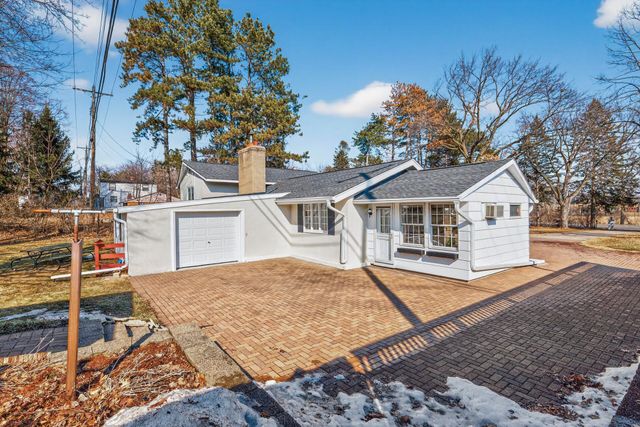 935 Century Avenue N, Maplewood, MN 55119