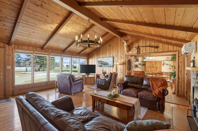 935 Century Avenue N, Maplewood, MN 55119