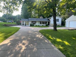 935 Century Avenue N, Maplewood, MN 55119