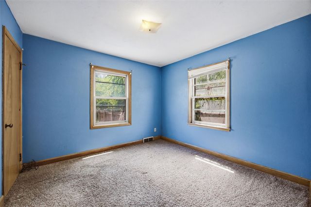 2009 3rd St SW, Cedar Rapids, IA 52404