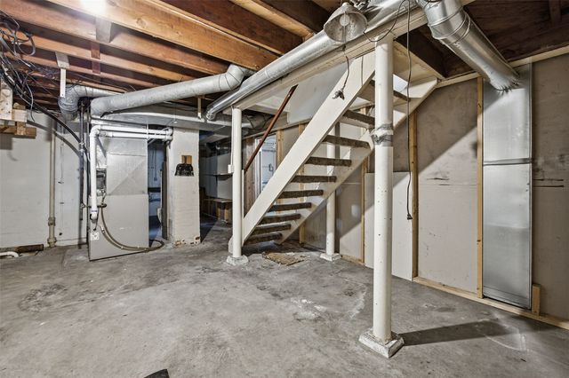 2009 3rd St SW, Cedar Rapids, IA 52404