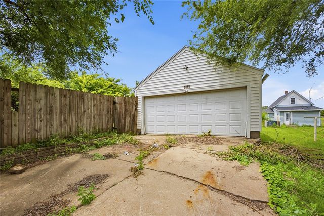 2009 3rd St SW, Cedar Rapids, IA 52404