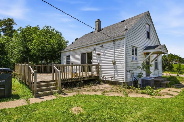 2009 3rd St SW, Cedar Rapids, IA 52404
