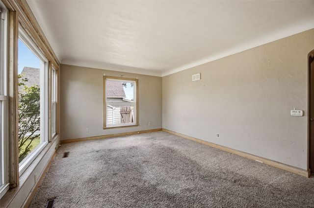 2009 3rd St SW, Cedar Rapids, IA 52404
