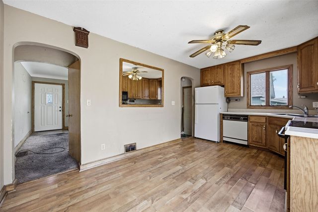 2009 3rd St SW, Cedar Rapids, IA 52404