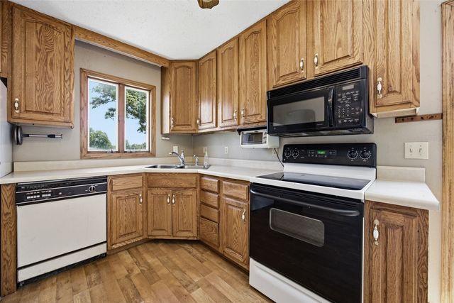 2009 3rd St SW, Cedar Rapids, IA 52404