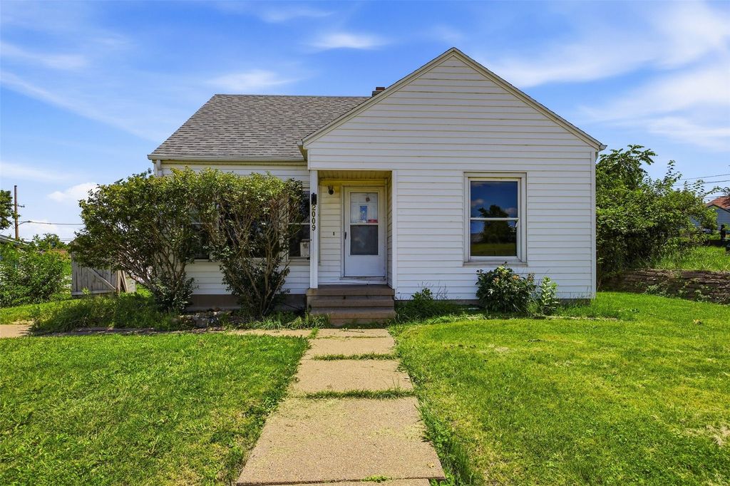 2009 3rd St SW, Cedar Rapids, IA 52404