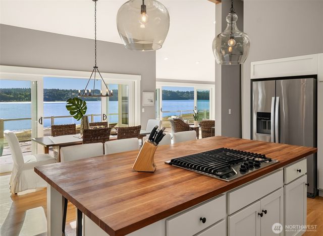 13967 SW 248th Street, Vashon, WA 98070