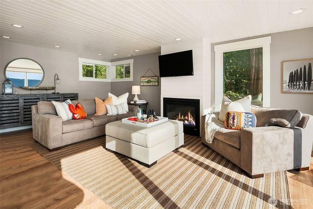 13967 SW 248th Street, Vashon, WA 98070