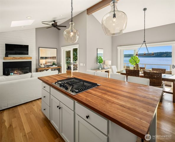 13967 SW 248th Street, Vashon, WA 98070