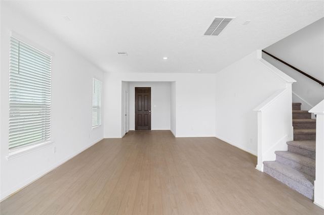 5663 Sanderling Circle, Hitchcock, TX 77563