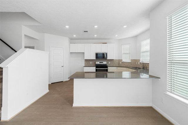 5663 Sanderling Circle, Hitchcock, TX 77563