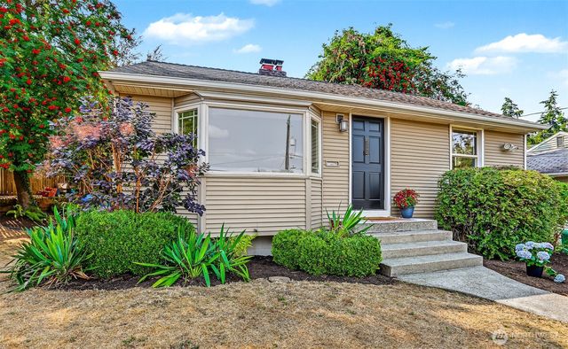 3243 22nd Avenue W, Seattle, WA 98199