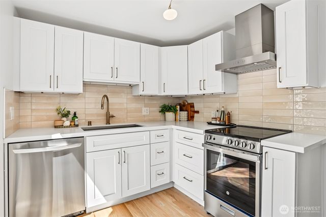 3243 22nd Avenue W, Seattle, WA 98199